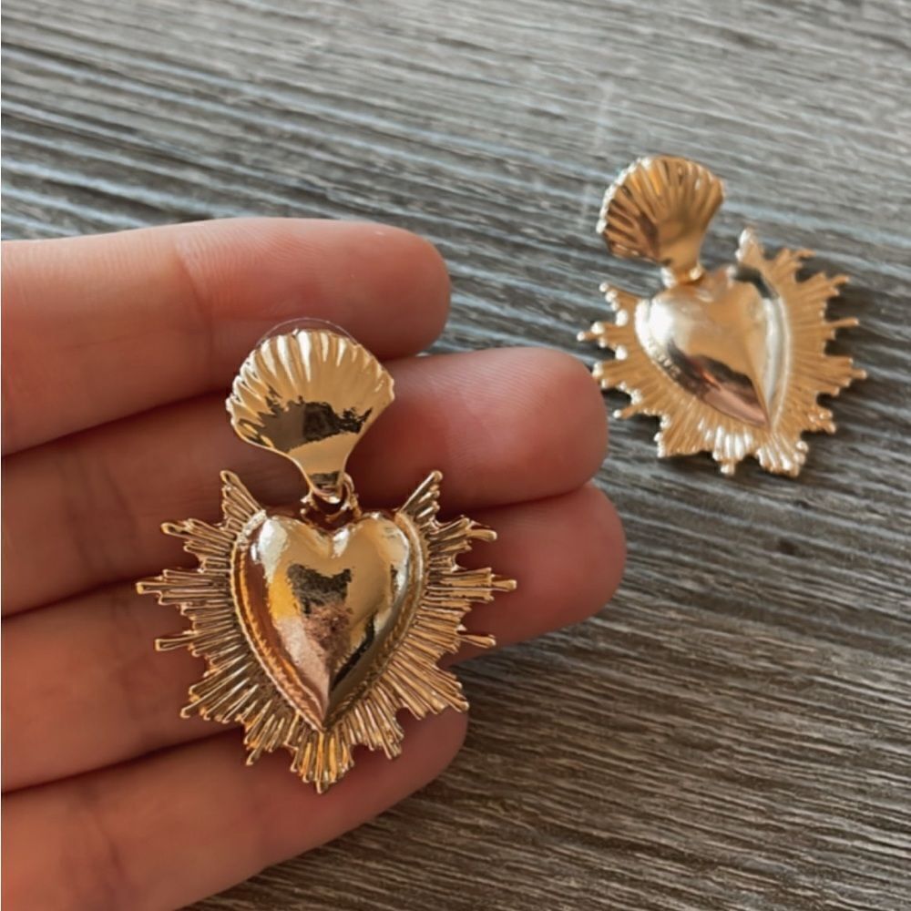 HeartāshapeāearringsāA16 - Picture 3 of 6